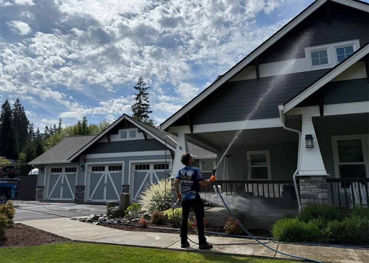 How Do You Know When Your House Needs to Be Soft Washed?